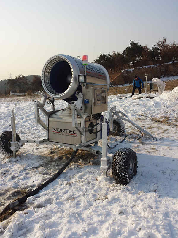 滑雪場造雪機(jī)